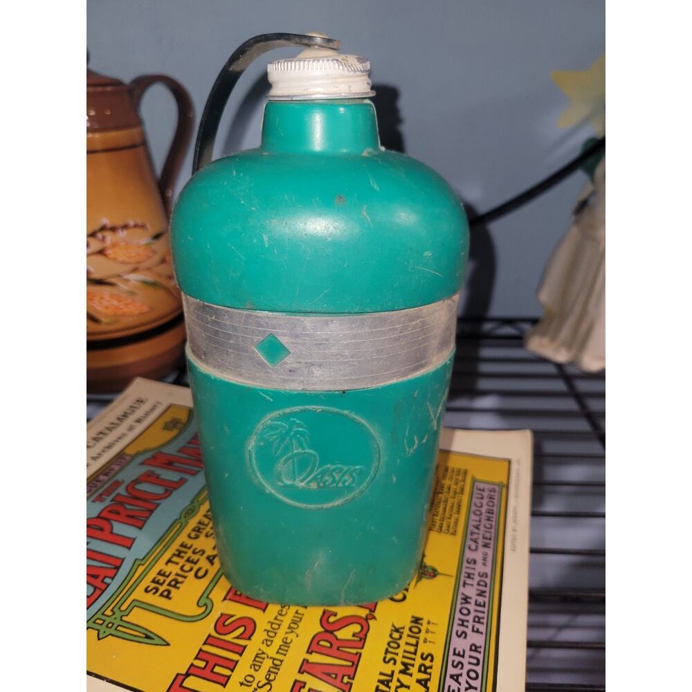 vintage M.E. Shaw OASIS Polyethylene 1 Quart BELT CANTEEN